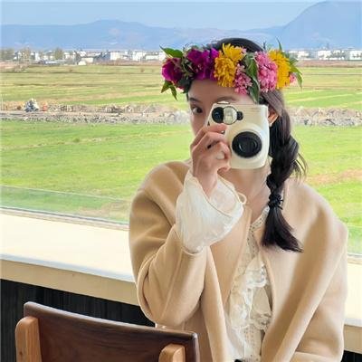 某影后之女出道颜值引争议，凌晨内幕曝光，学校展开调查